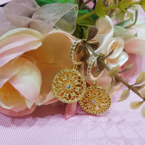 18k Gold cubic zirconia earrings - Picture 3 of 4